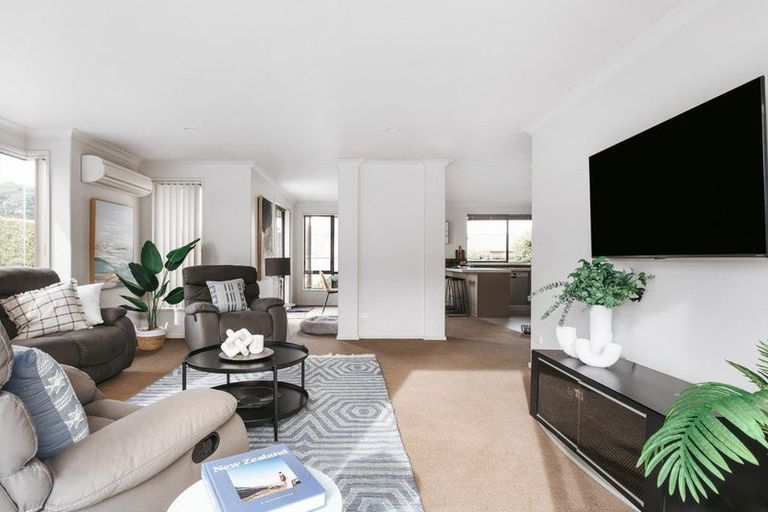 Photo of property in 8 Seabreeze Place, Papamoa Beach, Papamoa, 3118