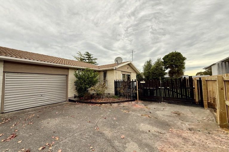 Photo of property in 2/74 Solomon Avenue, Redwood, Christchurch, 8051