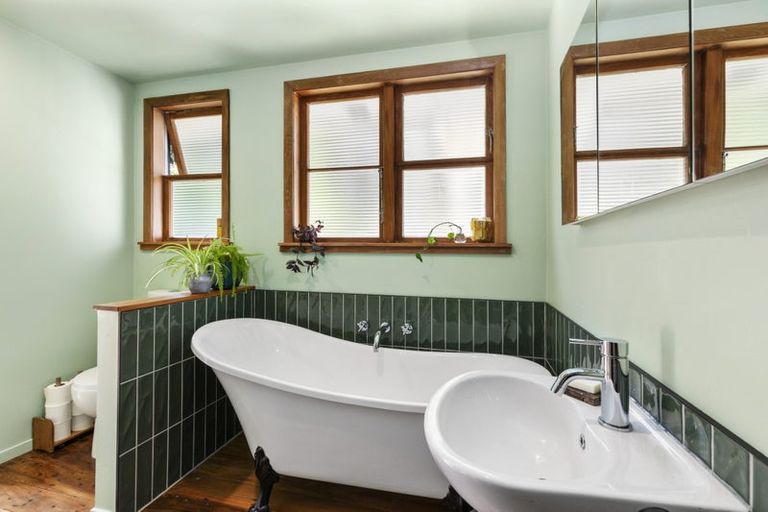 Photo of property in 11 Thomas Street, Stokes Valley, Lower Hutt, 5019