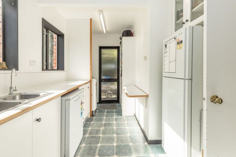 Photo of property in 10 Kakariki Grove, Waikanae, 5036