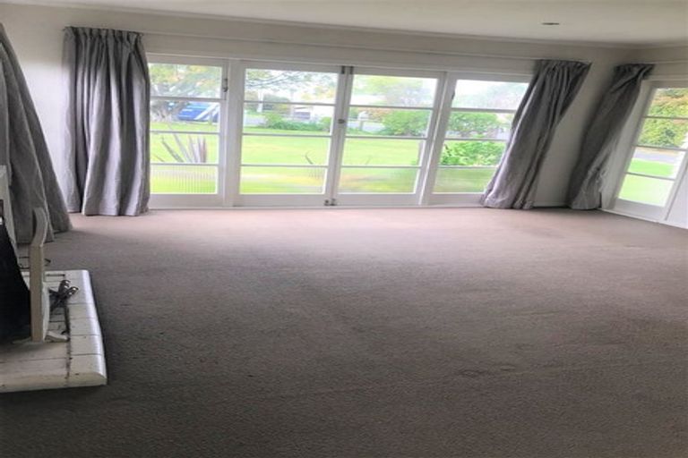 Photo of property in 76 Pupuke Road, Hillcrest, Auckland, 0627