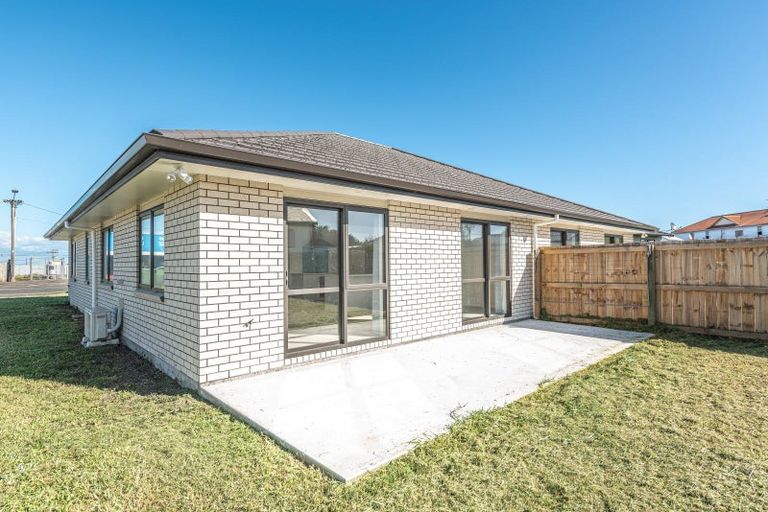 Photo of property in 6 Cross Street, Castlecliff, Wanganui, 4501
