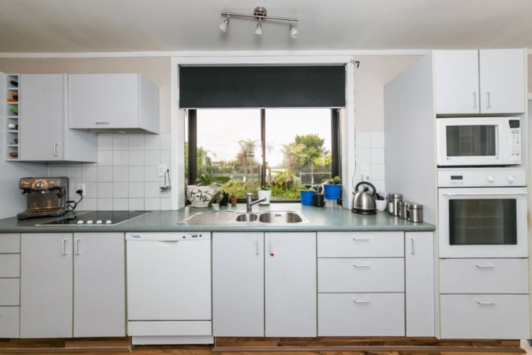 Photo of property in 48 Meeanee Road, Taradale, Napier, 4112