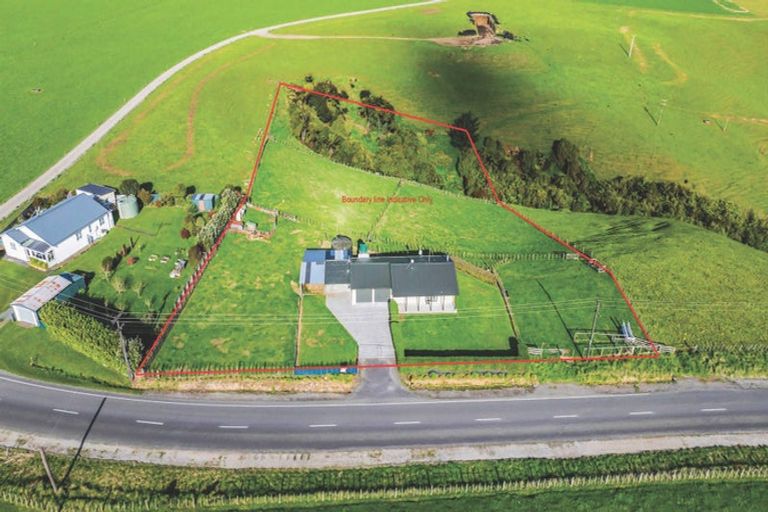 Photo of property in 902 Ararata Road, Ararata, Hawera, 4674
