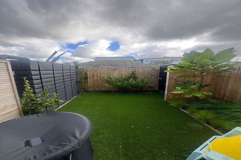 Photo of property in 5/81 Kervil Avenue, Te Atatu Peninsula, Auckland, 0610