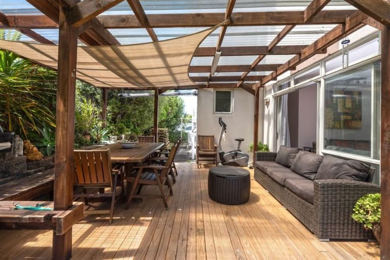 Photo of property in 406a Te Atatu Road, Te Atatu Peninsula, Auckland, 0610