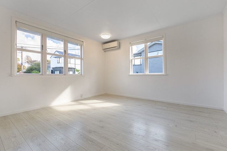 Photo of property in 7 Kaweka Street, New Lynn, Auckland, 0600