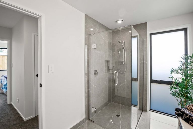 Photo of property in 2b Sandel Rise, Merrilands, New Plymouth, 4312