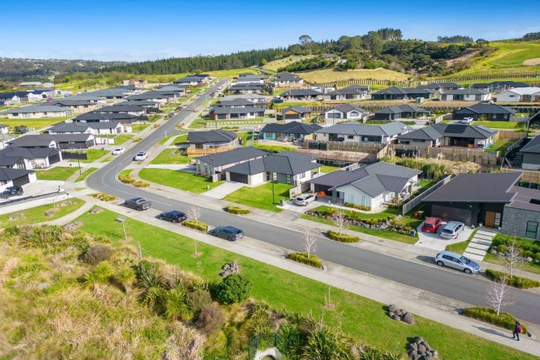 Photo of property in 16 Urumaraki Avenue, Helensville, 0800