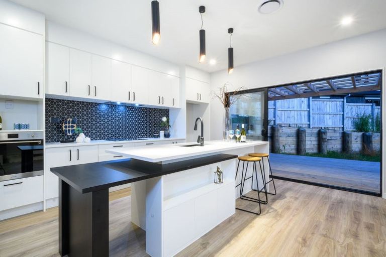 Photo of property in 124 San Valentino Drive, Henderson, Auckland, 0612