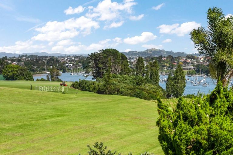 Photo of property in 53 Manor Park, Sunnyhills, Auckland, 2010