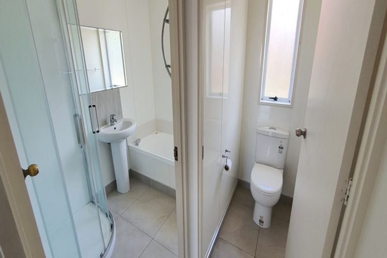 Photo of property in 11 Kearney Place, Massey, Auckland, 0614