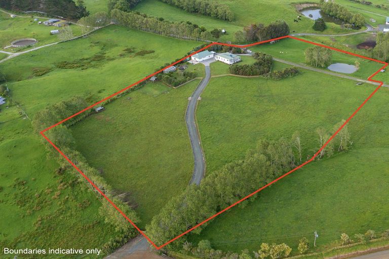 Photo of property in 73 Ranganui Road, Kaiwaka, 0573