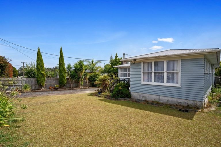 Photo of property in 15 Renata Crescent, Te Atatu Peninsula, Auckland, 0610