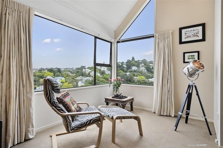 Photo of property in 16 Garden Road, Northland, Wellington, 6012