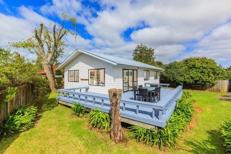 Photo of property in 7 Pine Street, New Lynn, Auckland, 0600