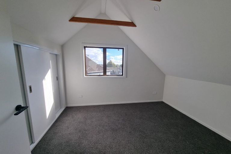 Photo of property in 12 Sunward Rise, Glenfield, Auckland, 0629