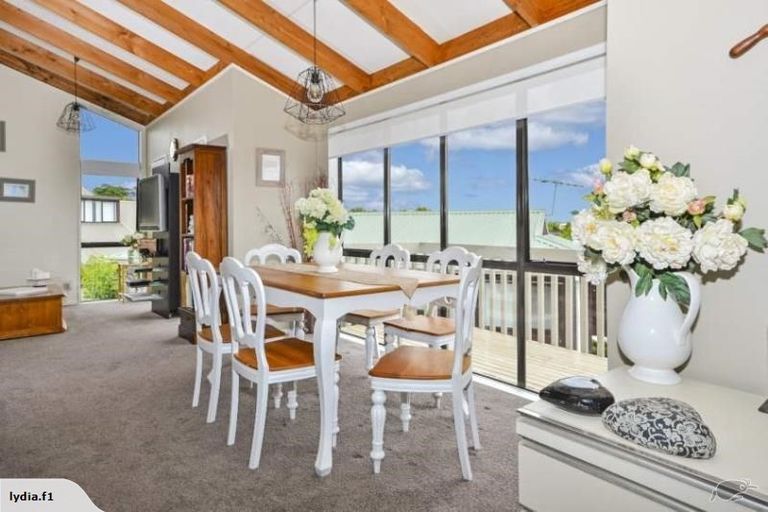 Photo of property in 10 Unsworth Drive, Unsworth Heights, Auckland, 0632