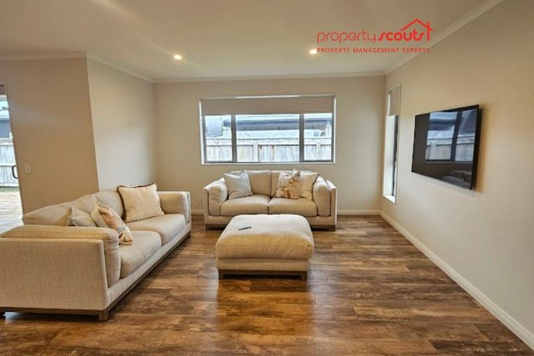 Photo of property in 12 Kingi Te Ahoaho Place, Otaki, 5512