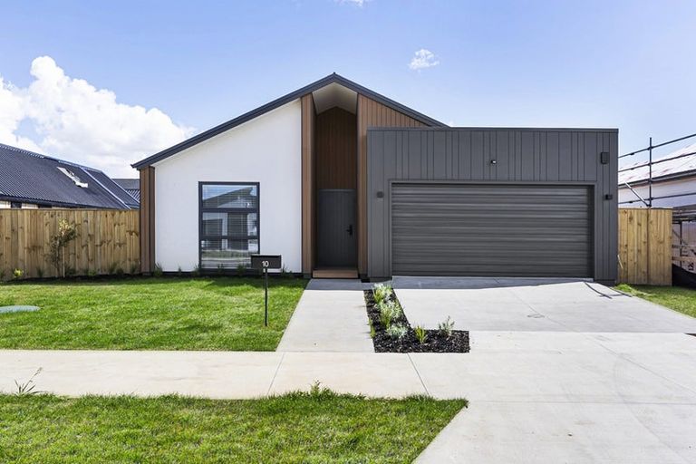 Photo of property in 10 Arahi Road, Clevedon, 2582
