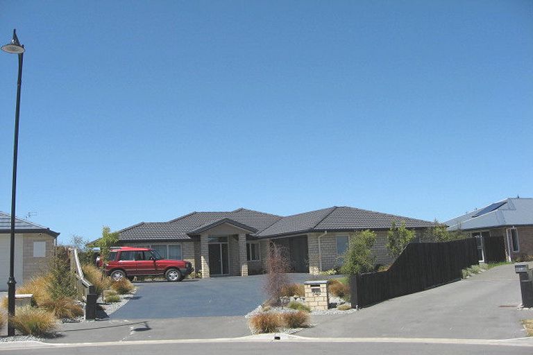 Photo of property in 14 Hoihere Place, Parklands, Christchurch, 8083