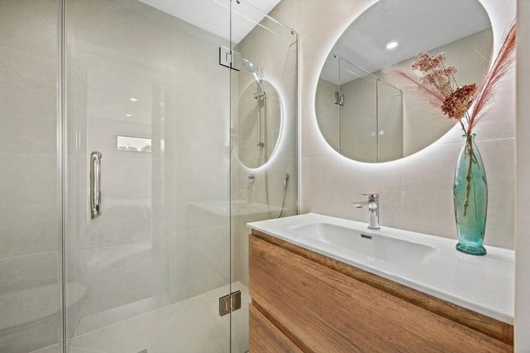 Photo of property in 58c Fitzherbert Avenue, West Harbour, Auckland, 0618