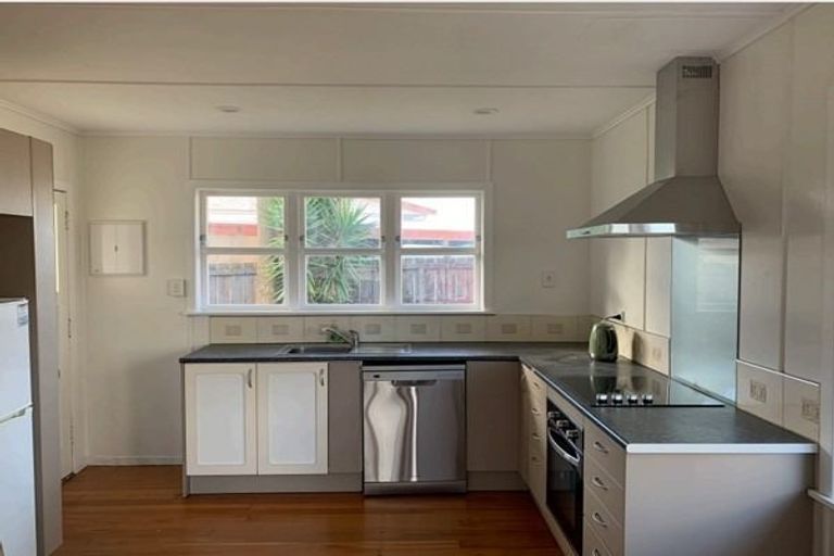 Photo of property in 1/85 Taikata Road, Te Atatu Peninsula, Auckland, 0610