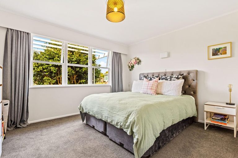 Photo of property in 19 Brennan Avenue, Te Atatu Peninsula, Auckland, 0610