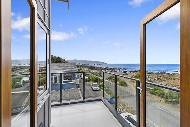 Photo of property in 441 The Esplanade, Island Bay, Wellington, 6023