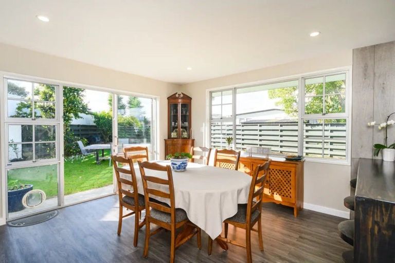Photo of property in 17 Anaru Place, Awapuni, Palmerston North, 4412