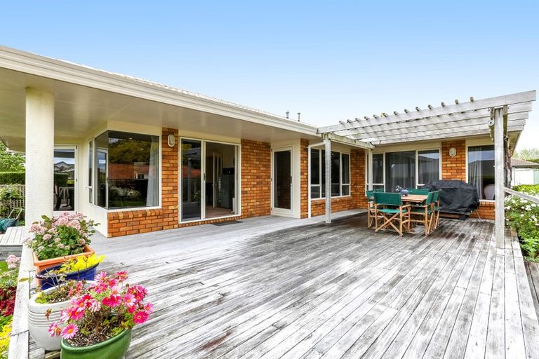 Photo of property in 18 Kinross Drive, Merrilands, New Plymouth, 4312