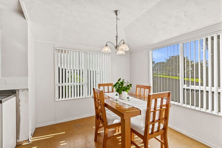 Photo of property in 26 Beauchamp Drive, Massey, Auckland, 0614