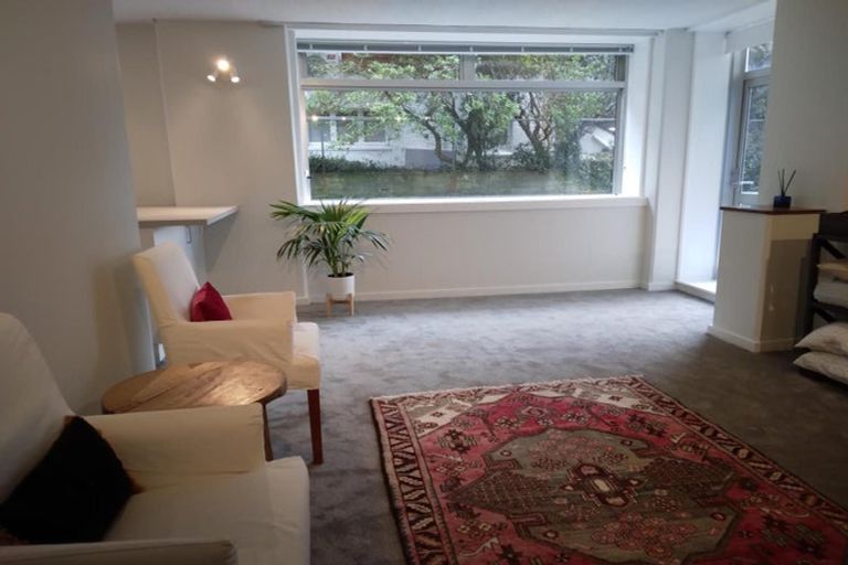Photo of property in Jerningham Apartments, 20 Oriental Terrace, Oriental Bay, Wellington, 6011