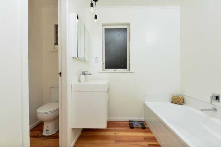 Photo of property in 16 Prisk Street, Melville, Hamilton, 3206