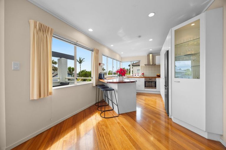 Photo of property in 6 Harbour Lights Close, West Harbour, Auckland, 0618