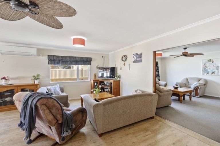 Photo of property in 104 Kowhai Street, Naenae, Lower Hutt, 5011