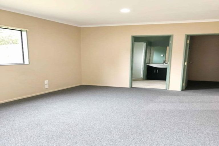 Photo of property in 39 Makora Road, Massey, Auckland, 0614