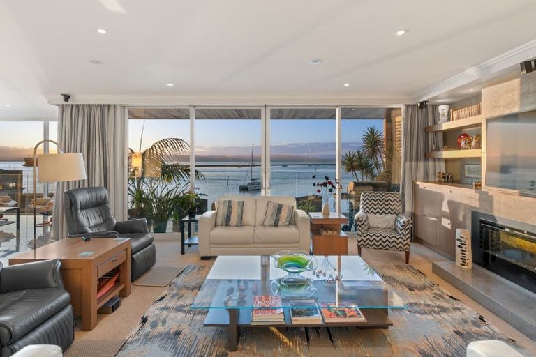 Photo of property in Quay Apartments Tower 2, 206/283 Wakefield Quay, Stepneyville, Nelson, 7010