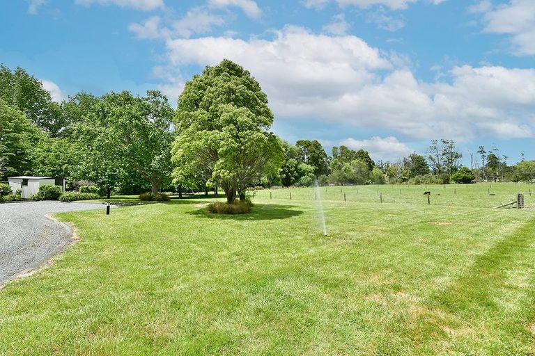 Photo of property in 155 Taupaki Road, Taupaki, Henderson, 0782