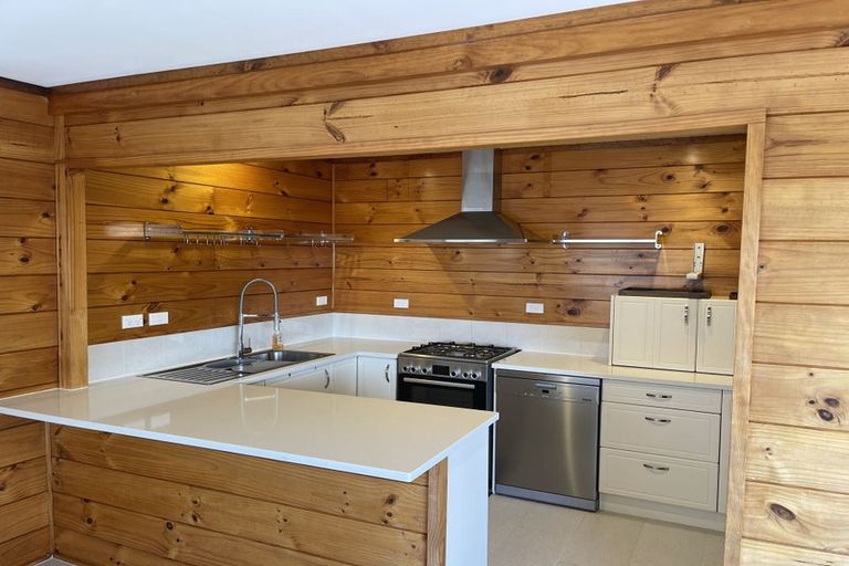 Photo of property in 12 Rifleman Rise, Unsworth Heights, Auckland, 0632