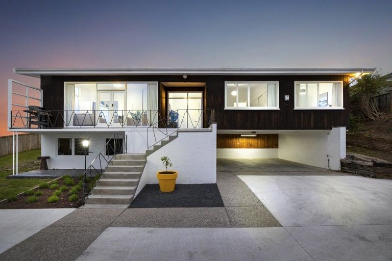 Photo of property in 77 Easther Crescent, Kew, Dunedin, 9012