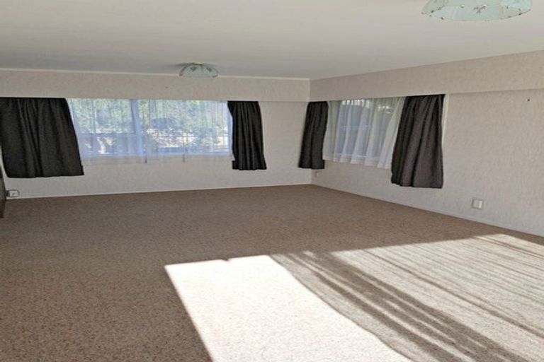 Photo of property in 2/10 Pamela Place, New Lynn, Auckland, 0600