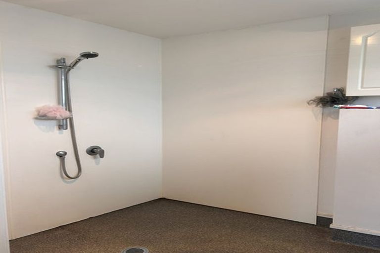 Photo of property in 2a Chapman Road, Te Atatu Peninsula, Auckland, 0610