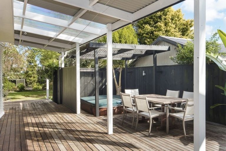 Photo of property in 18 Racecourse Road, Waiuku, 2123