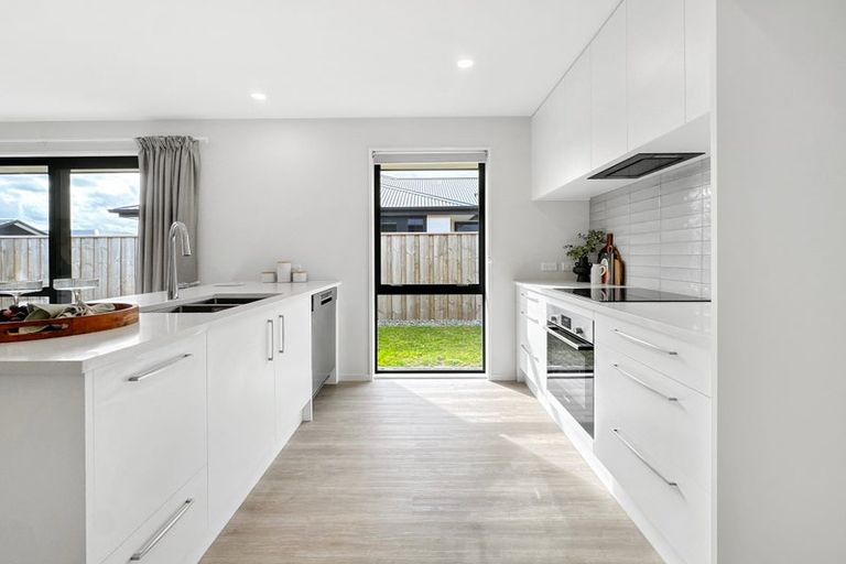 Photo of property in 16 Mehrtens Crescent, Woodend, 7610