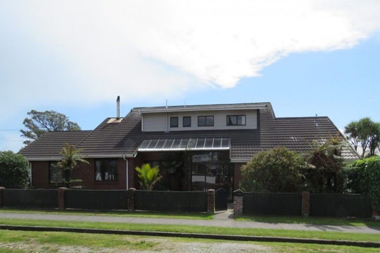 Photo of property in 17 Henley Street, Westport, 7825