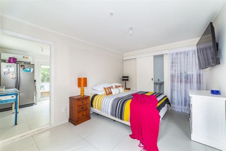 Photo of property in 1/52b Pleasant Road, Glen Eden, Auckland, 0602