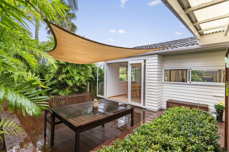 Photo of property in 3 Macnay Way, Murrays Bay, Auckland, 0630