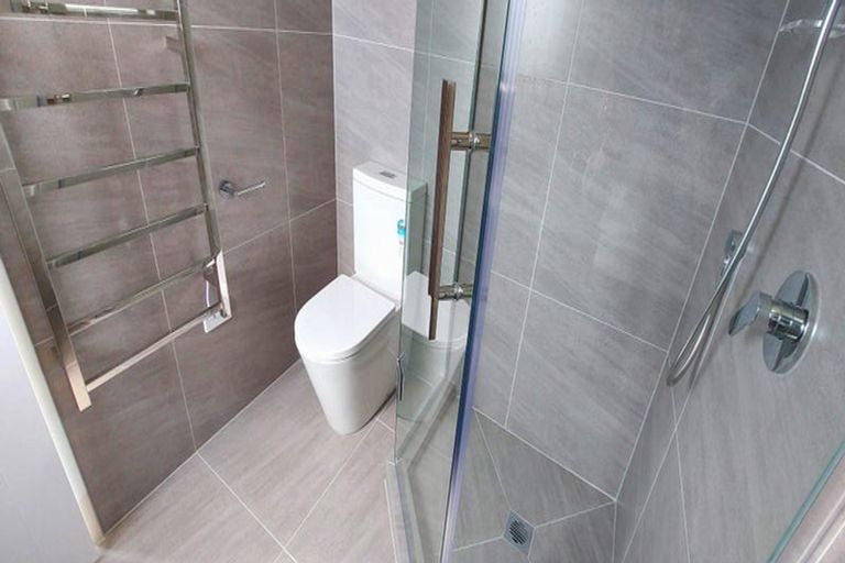 Photo of property in 20a Mackenzie Street, Te Atatu South, Auckland, 0610