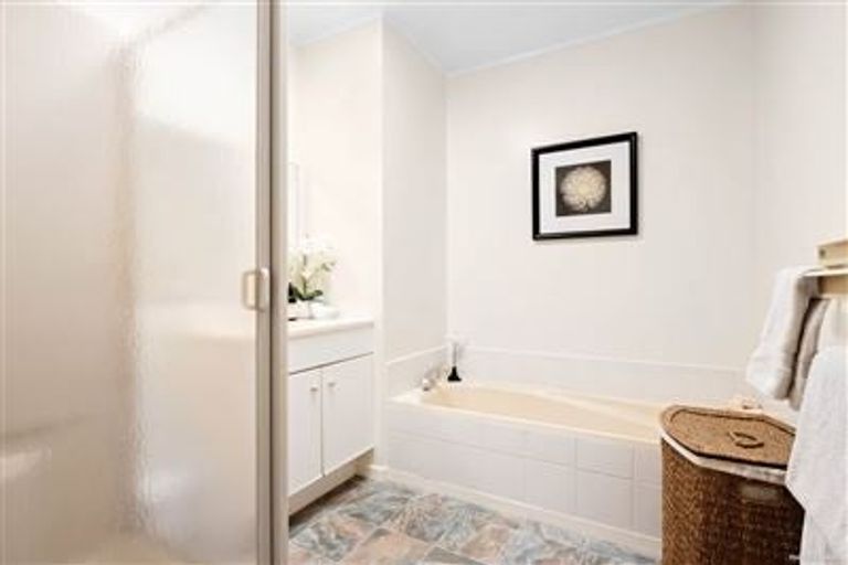 Photo of property in 3 Ian Sage Avenue, Torbay, Auckland, 0630